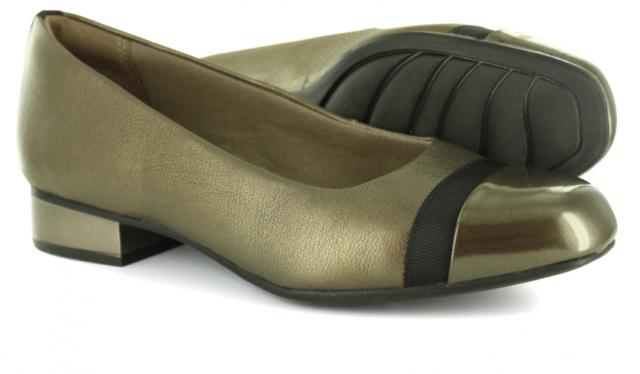 clarks silver dress shoes