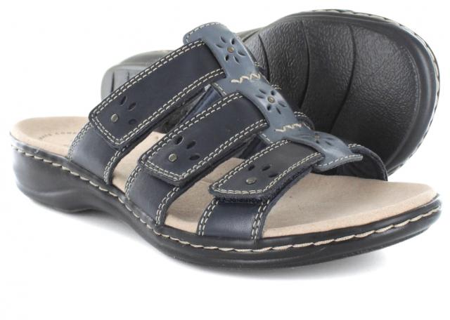 clarks sandals wide